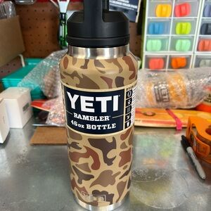 YETI Rambler 46 oz Bottle in Wetlands Camo